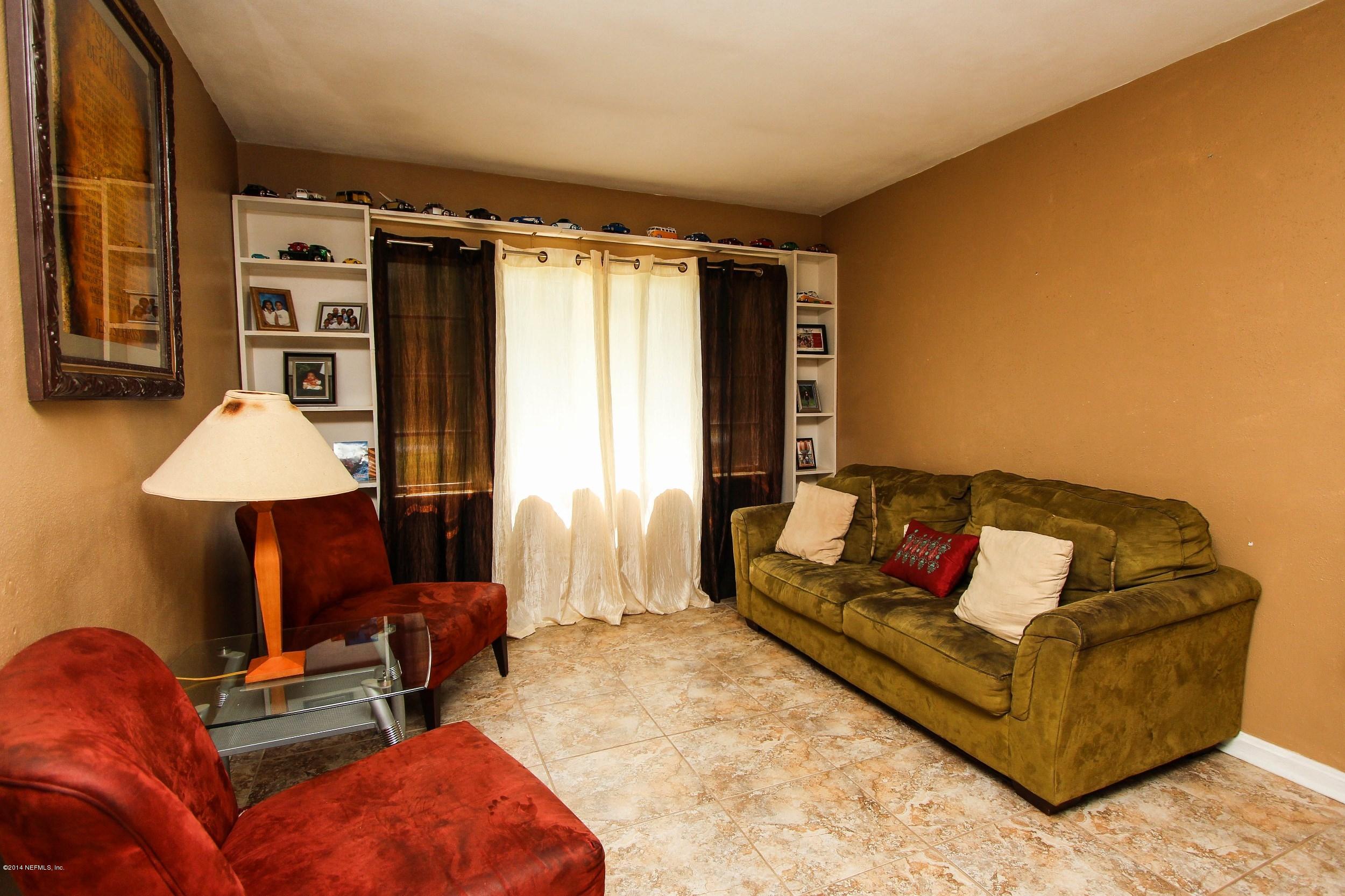 9775 Bradley Road Jacksonville, FL 32246 - Photo 6 of 24 Family Room View 2