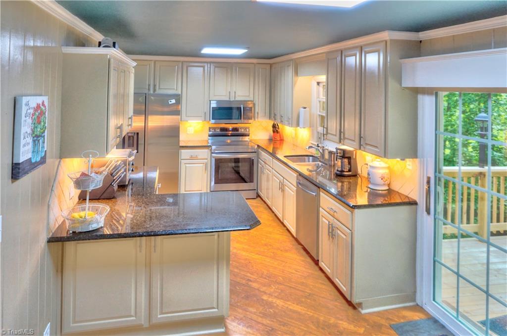 128 Brookberry Road Mount Airy, NC 27030 - Photo 9 of 26 Gallery Image 9