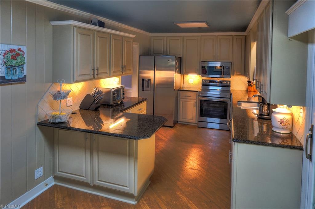 128 Brookberry Road Mount Airy, NC 27030 - Photo 10 of 26 Gallery Image 10