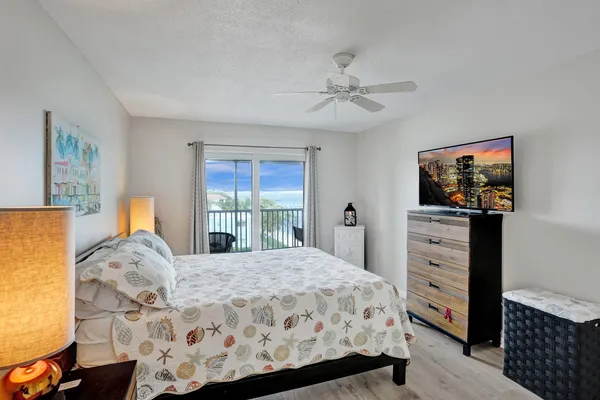 $1,350 | 1502 South Lakeside Drive, Unit 414, Lake Worth Beach, FL 33460