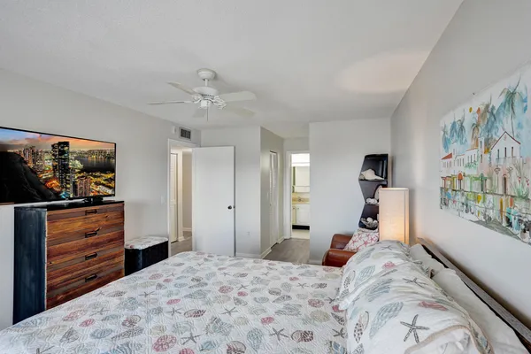 $1,350 | 1502 South Lakeside Drive, Unit 414, Lake Worth Beach, FL 33460