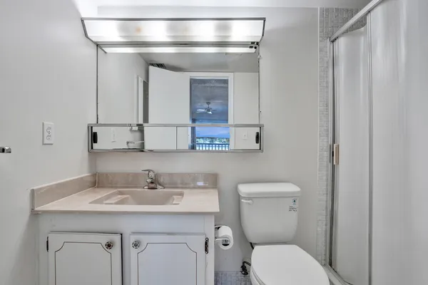 $1,350 | 1502 South Lakeside Drive, Unit 414, Lake Worth Beach, FL 33460