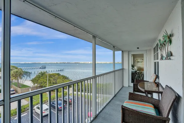 $1,350 | 1502 South Lakeside Drive, Unit 414, Lake Worth Beach, FL 33460