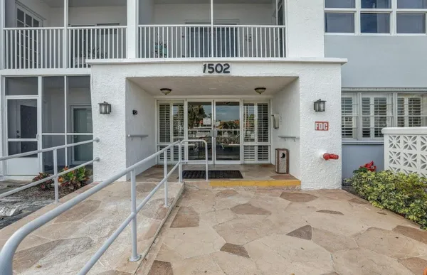 $1,350 | 1502 South Lakeside Drive, Unit 414, Lake Worth Beach, FL 33460