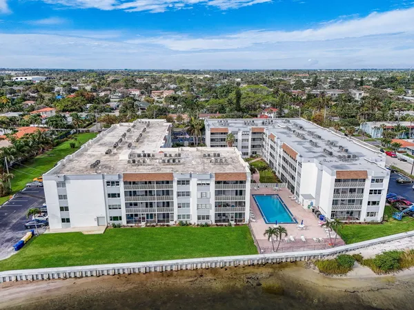 $1,350 | 1502 South Lakeside Drive, Unit 414, Lake Worth Beach, FL 33460