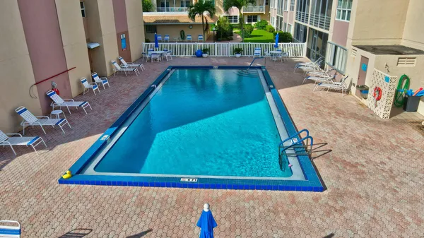 $1,350 | 1502 South Lakeside Drive, Unit 414, Lake Worth Beach, FL 33460