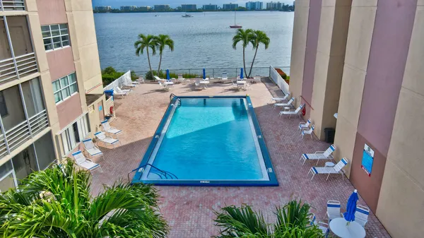 $1,350 | 1502 South Lakeside Drive, Unit 414, Lake Worth Beach, FL 33460