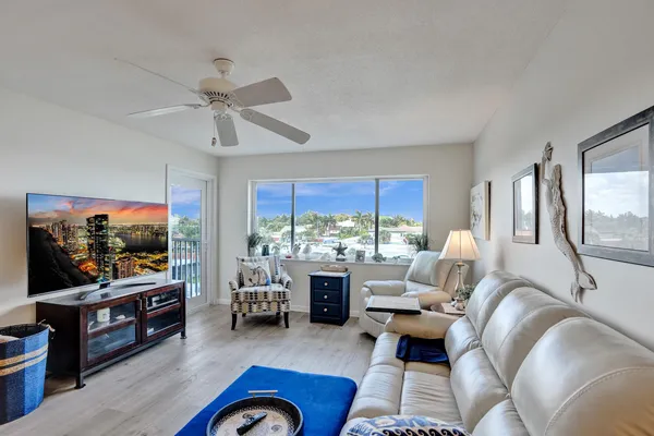 $1,350 | 1502 South Lakeside Drive, Unit 414, Lake Worth Beach, FL 33460