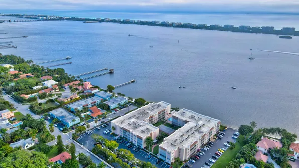 $1,350 | 1502 South Lakeside Drive, Unit 414, Lake Worth Beach, FL 33460