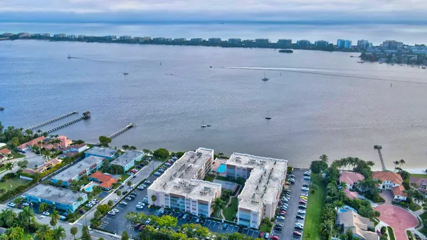 $1,350 | 1502 South Lakeside Drive, Unit 414, Lake Worth Beach, FL 33460