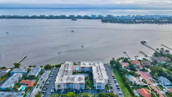 $1,350 | 1502 South Lakeside Drive, Unit 414, Lake Worth Beach, FL 33460