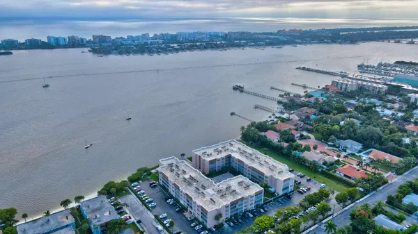 $1,350 | 1502 South Lakeside Drive, Unit 414, Lake Worth Beach, FL 33460