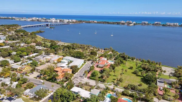 $1,350 | 1502 South Lakeside Drive, Unit 414, Lake Worth Beach, FL 33460