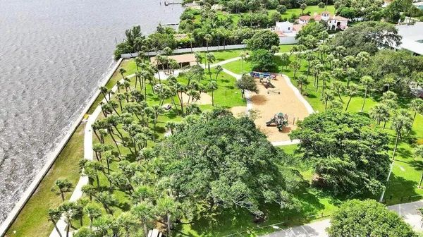 $1,350 | 1502 South Lakeside Drive, Unit 414, Lake Worth Beach, FL 33460