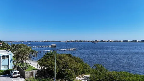 $1,350 | 1502 South Lakeside Drive, Unit 414, Lake Worth Beach, FL 33460