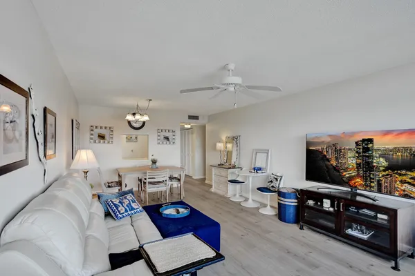 $1,350 | 1502 South Lakeside Drive, Unit 414, Lake Worth Beach, FL 33460