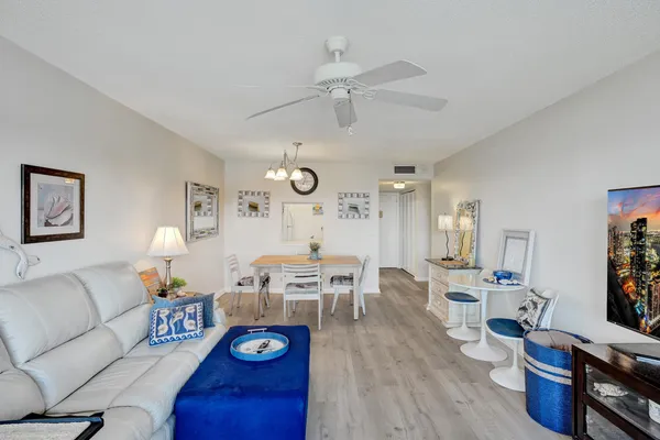 $1,350 | 1502 South Lakeside Drive, Unit 414, Lake Worth Beach, FL 33460