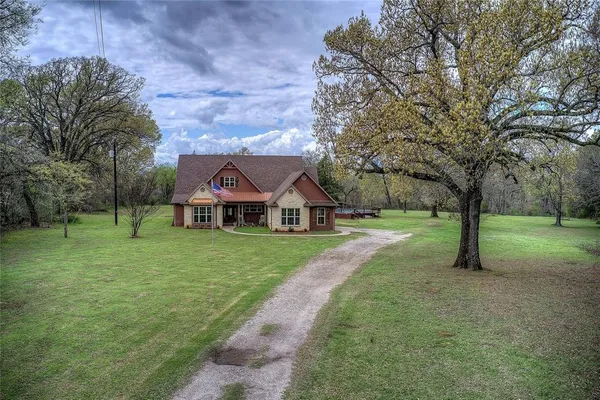 a view of a house with a yard
