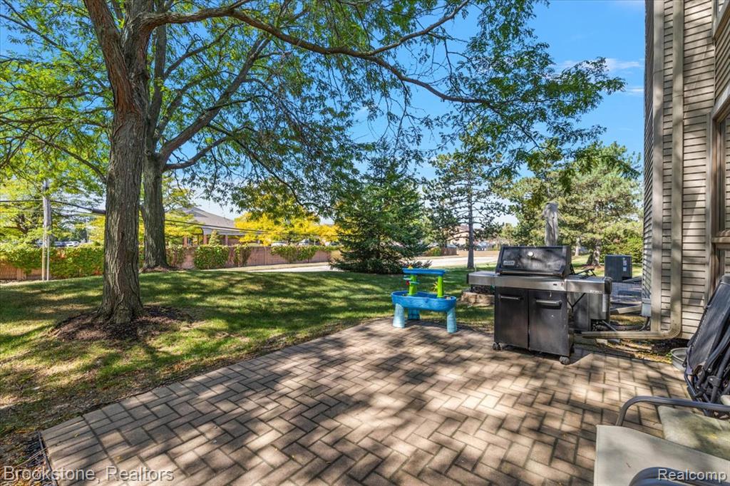 525 Oxford Court Rochester Hills, MI 48307 - Photo 9 of 49