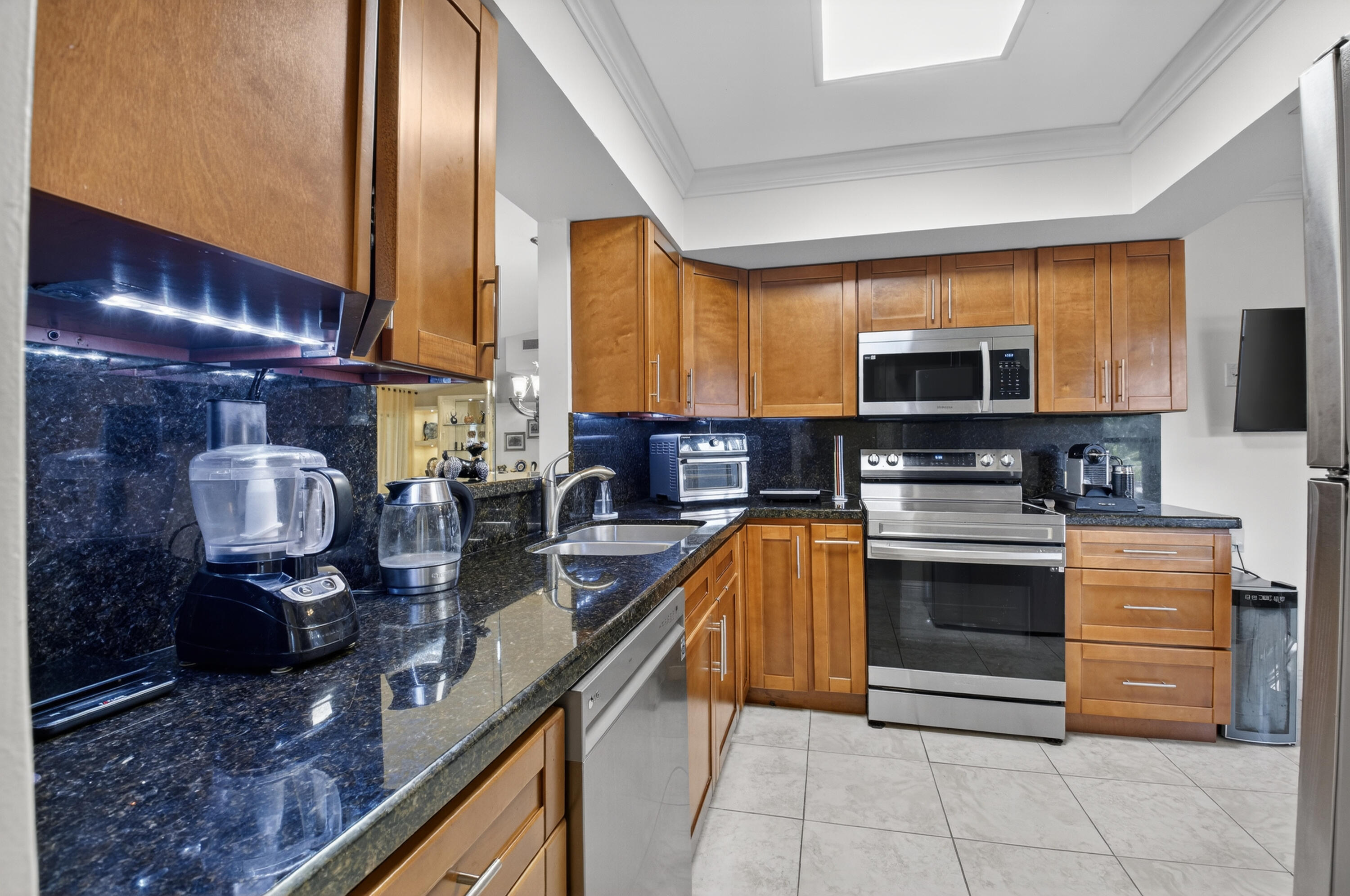 10911 Lake Front Place Boca Raton, FL 33498 - Photo 5 of 46 DSC_4396