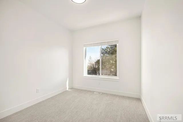 $1,975 | 1280 Bridgewater Court, Idaho Falls, ID 83402