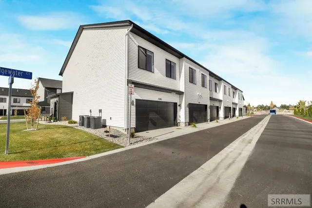 $1,795 | 1280 Bridgewater Court, Idaho Falls, ID 83402