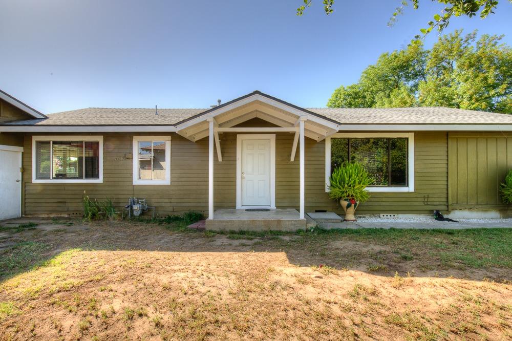 917 E Street Reedley, CA 93654 - Photo 2 of 32