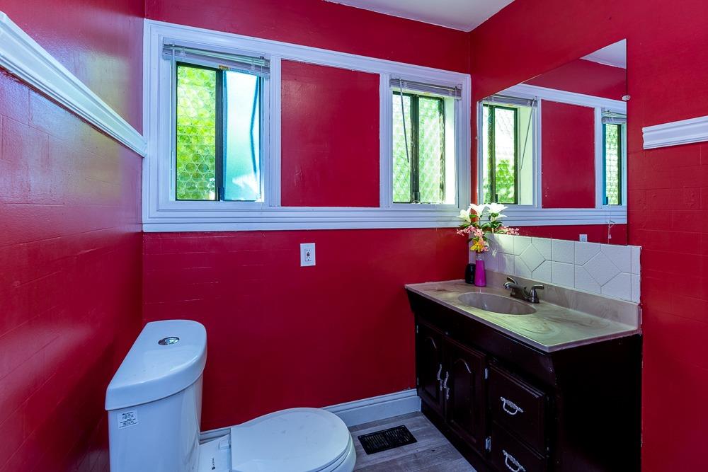 917 E Street Reedley, CA 93654 - Photo 12 of 32