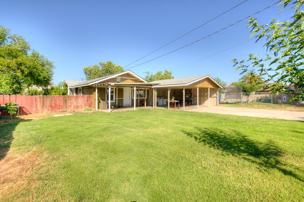 917 E Street Reedley, CA 93654 - Photo 25 of 32