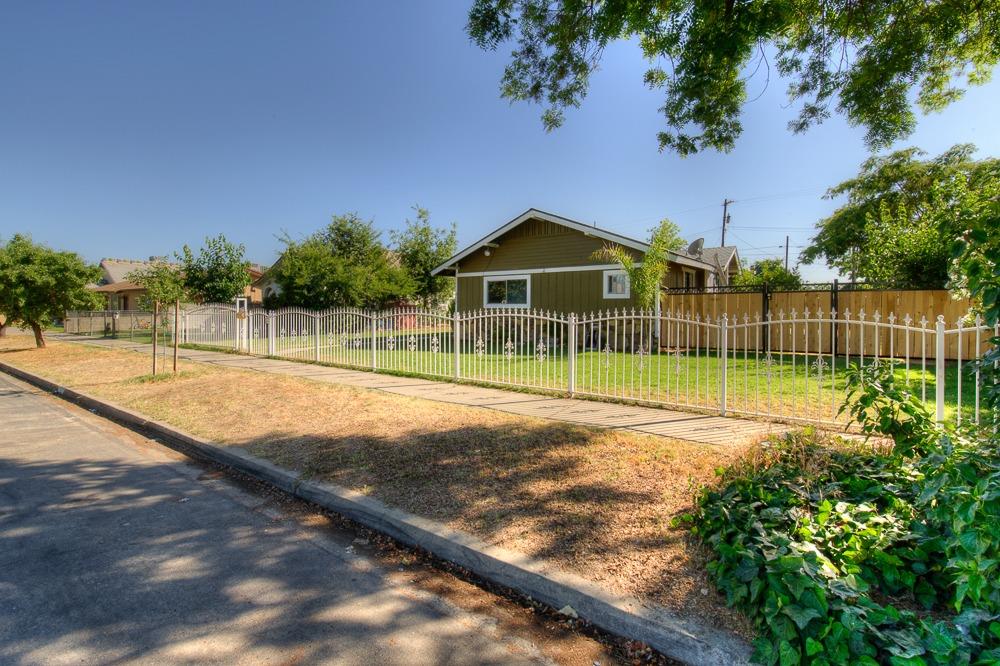917 E Street Reedley, CA 93654 - Photo 26 of 32