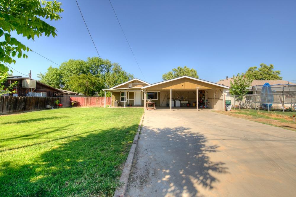917 E Street Reedley, CA 93654 - Photo 30 of 32
