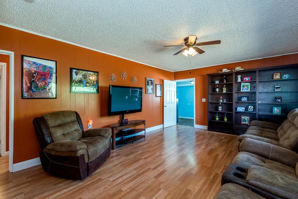 917 E Street Reedley, CA 93654 - Photo 6 of 32