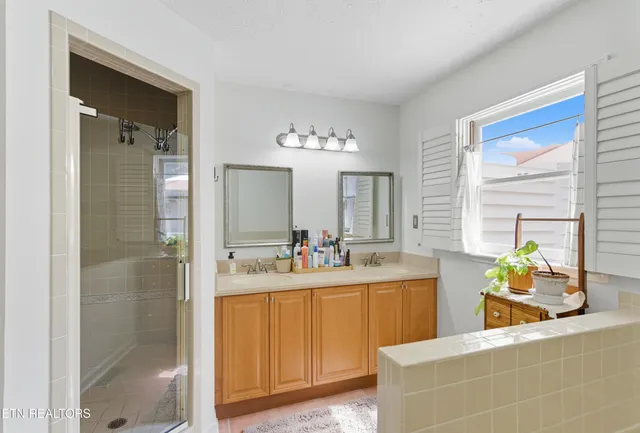 $369,900 | 1000 Harrogate Drive, Knoxville, TN 37923