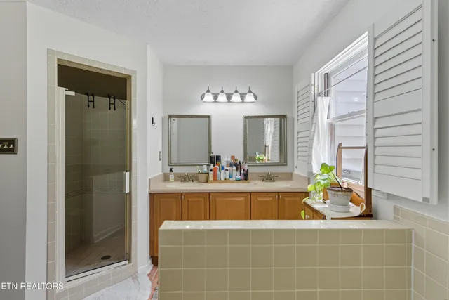 $369,900 | 1000 Harrogate Drive, Knoxville, TN 37923