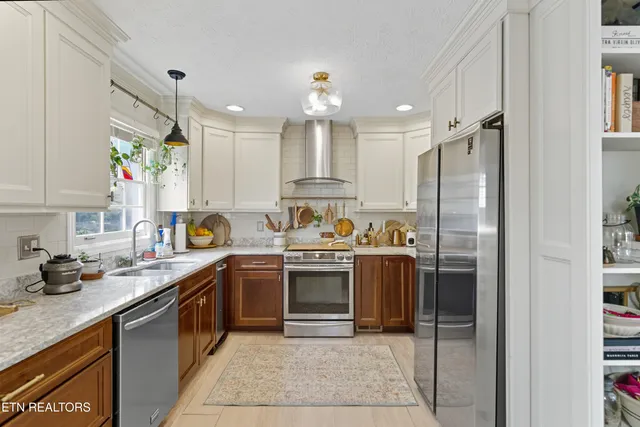 $369,900 | 1000 Harrogate Drive, Knoxville, TN 37923