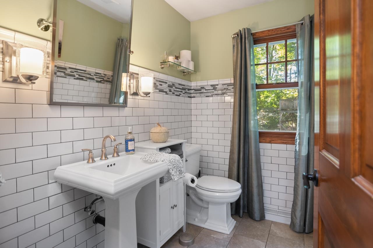 4551 Choctaw Trail Green Bay, WI 54313 - Photo 15 of 57