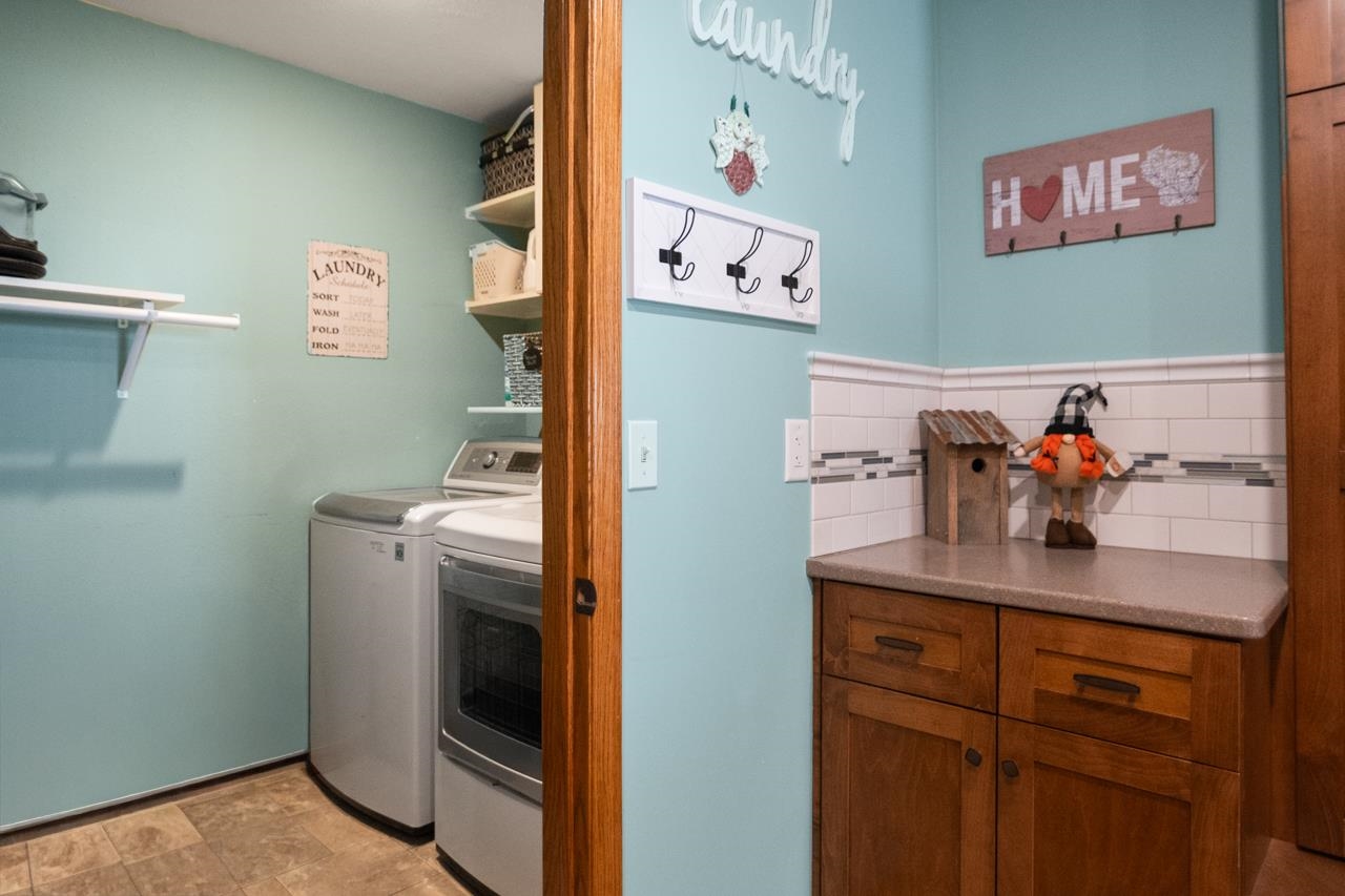 4551 Choctaw Trail Green Bay, WI 54313 - Photo 38 of 57