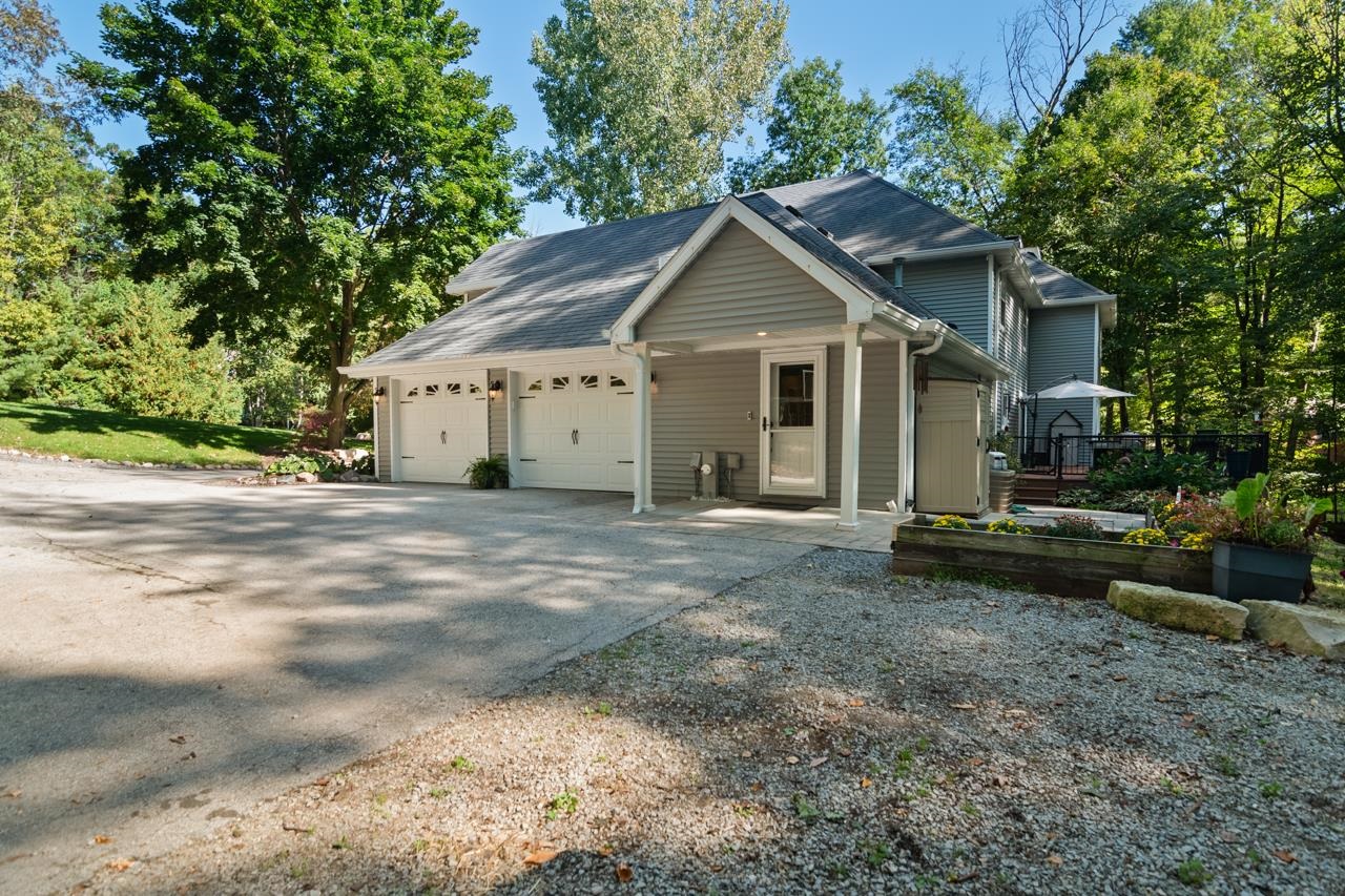 4551 Choctaw Trail Green Bay, WI 54313 - Photo 49 of 57