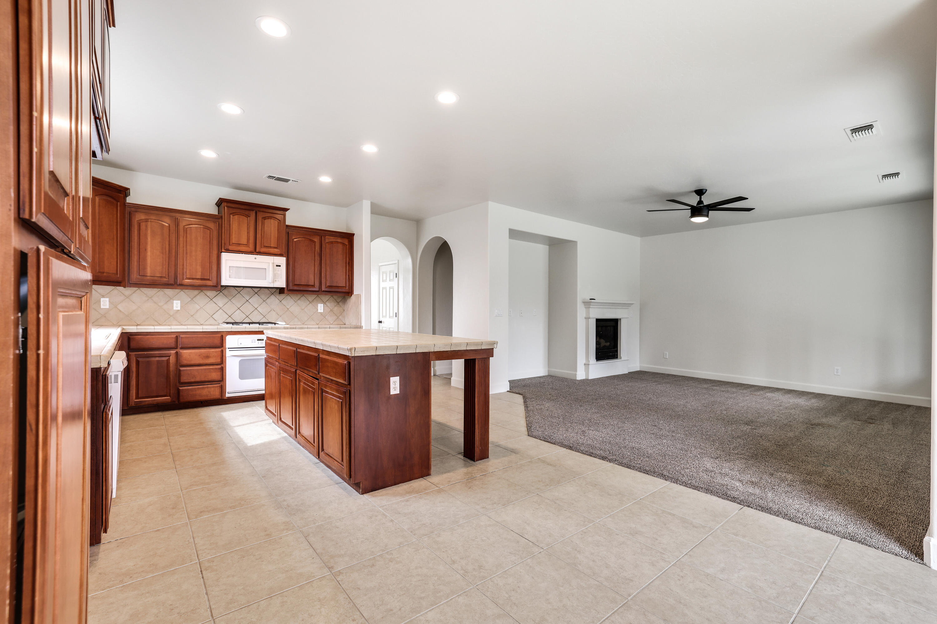 346 Martin Street Tulare, CA 93274 - Photo 12 of 33 d50a6609-d50a6611