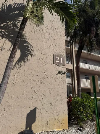 $1,600 | 725 Lori Drive, Unit 107, Palm Springs, FL 33461