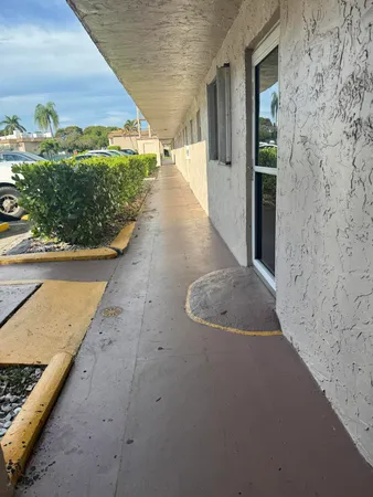 $1,600 | 725 Lori Drive, Unit 107, Palm Springs, FL 33461