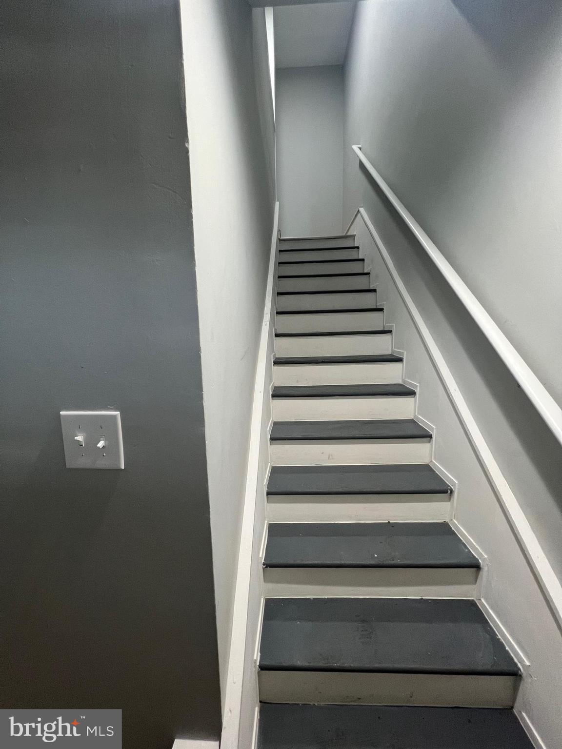 8511 Chestnut Oak Road Parkville, MD 21234 - Photo 4 of 17 a view of entryway