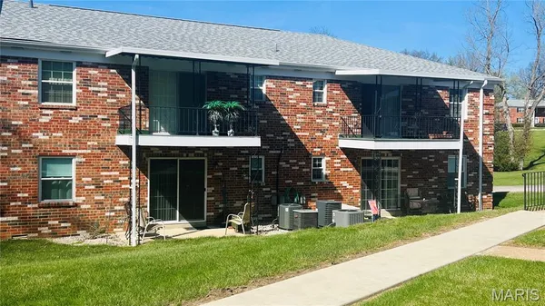 $104,900 | 3122 Carnaby Lane, Unit A, Bridgeton, MO 63044