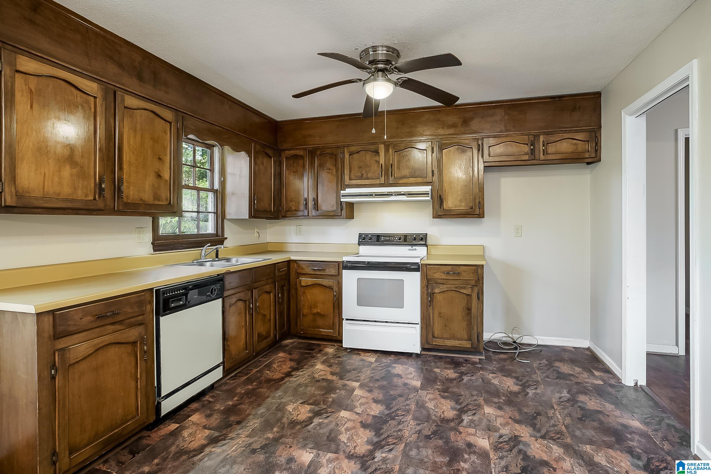 2601 Union Chapel Road Northport, AL 35473 - Photo 11 of 35