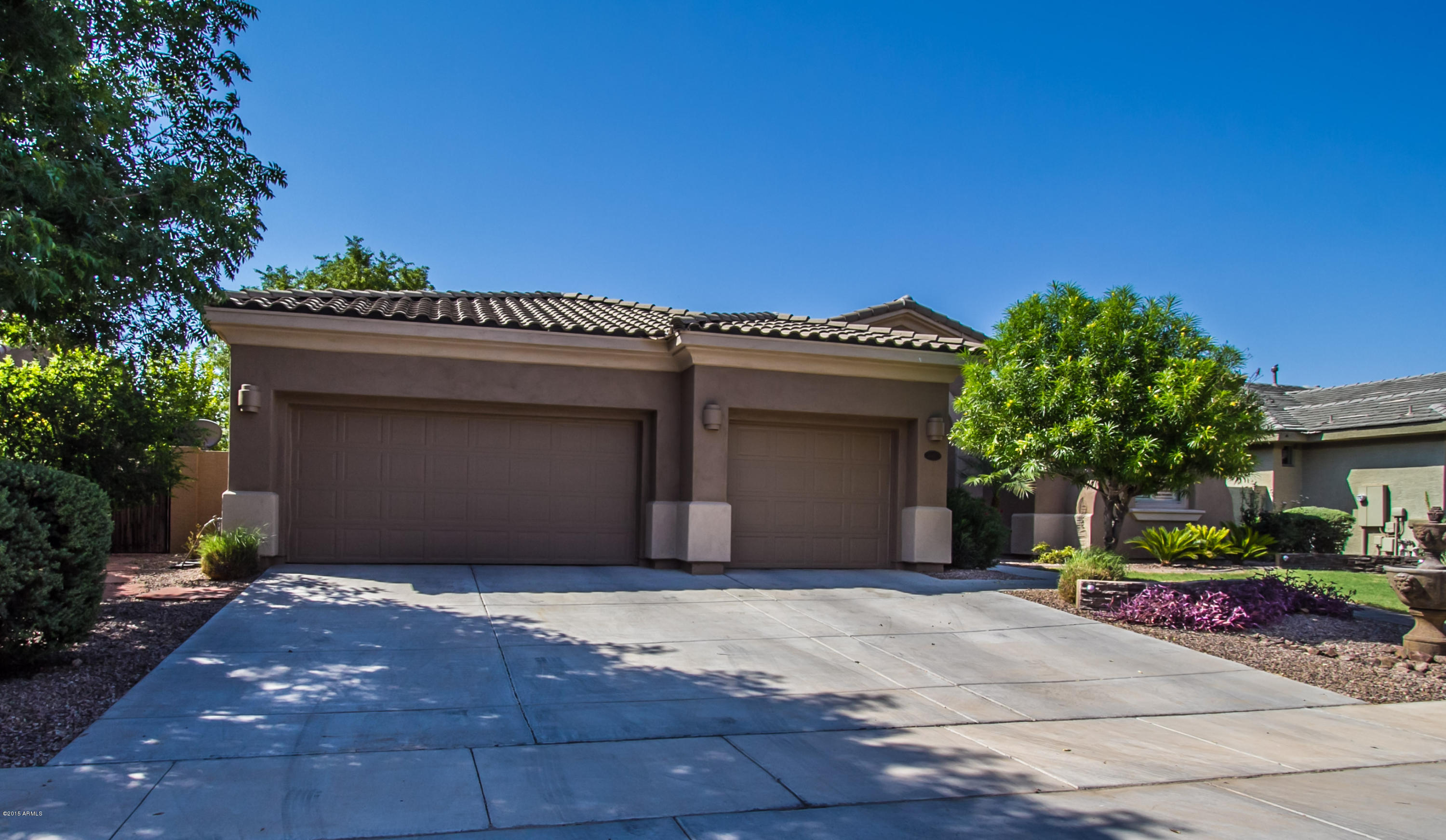 4621 East Reins Road Gilbert, AZ 85297 - Photo 2 of 34 4621 Reins Rd AZ-2
