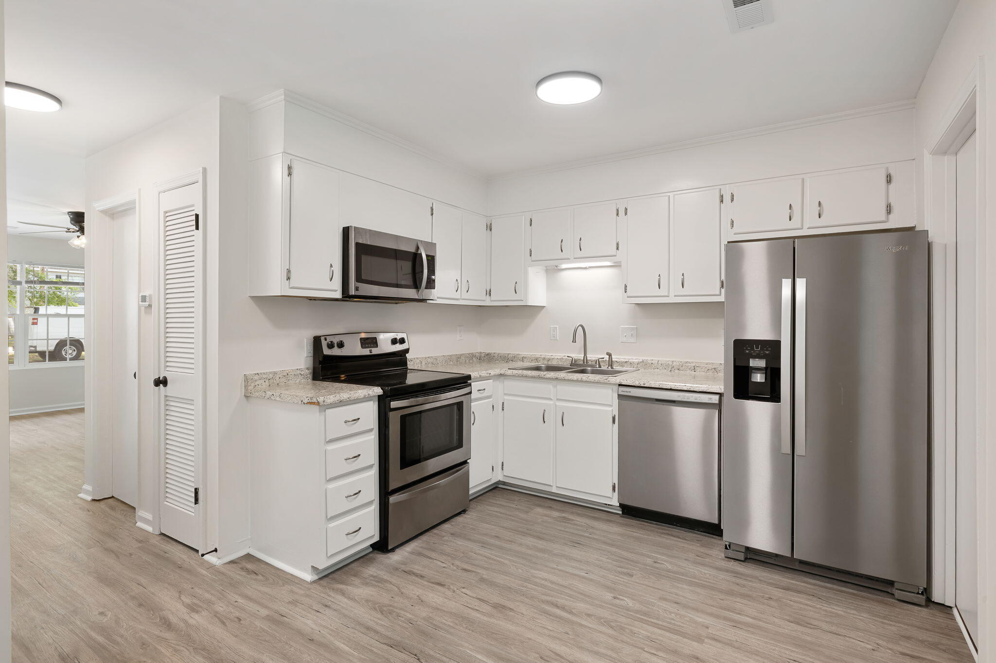 270 Fleming Road, Unit D Charleston, SC 29412 - Photo 4 of 10 5