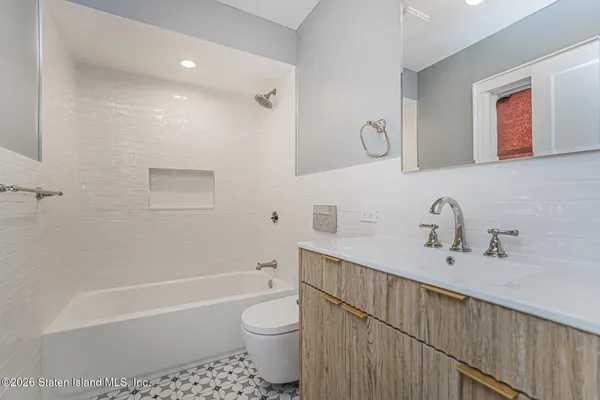 $885,000 | 332 Willowbrook Road | Westerleigh