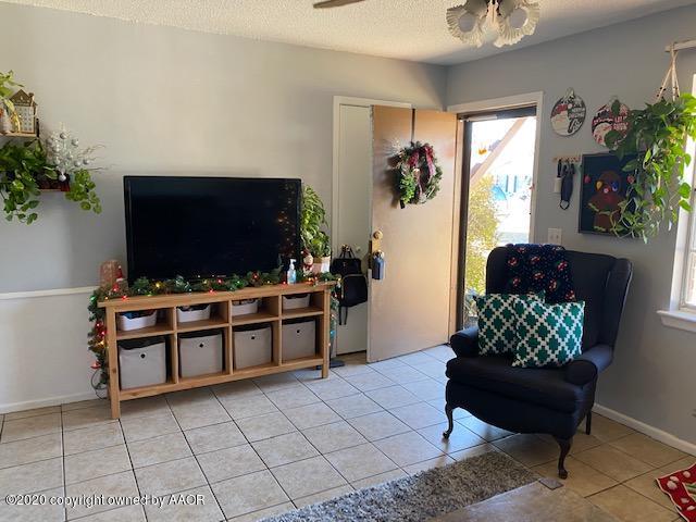 5109 Benton Drive Amarillo, TX 79110 - Photo 5 of 15 Living room