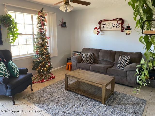 5109 Benton Drive Amarillo, TX 79110 - Photo 6 of 15 Living room
