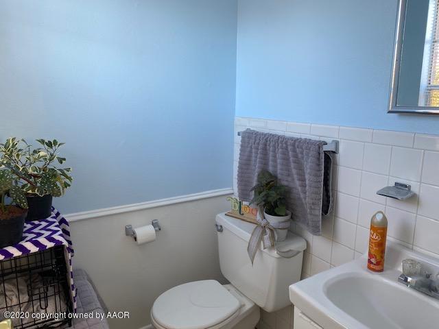 5109 Benton Drive Amarillo, TX 79110 - Photo 8 of 15 Half bath